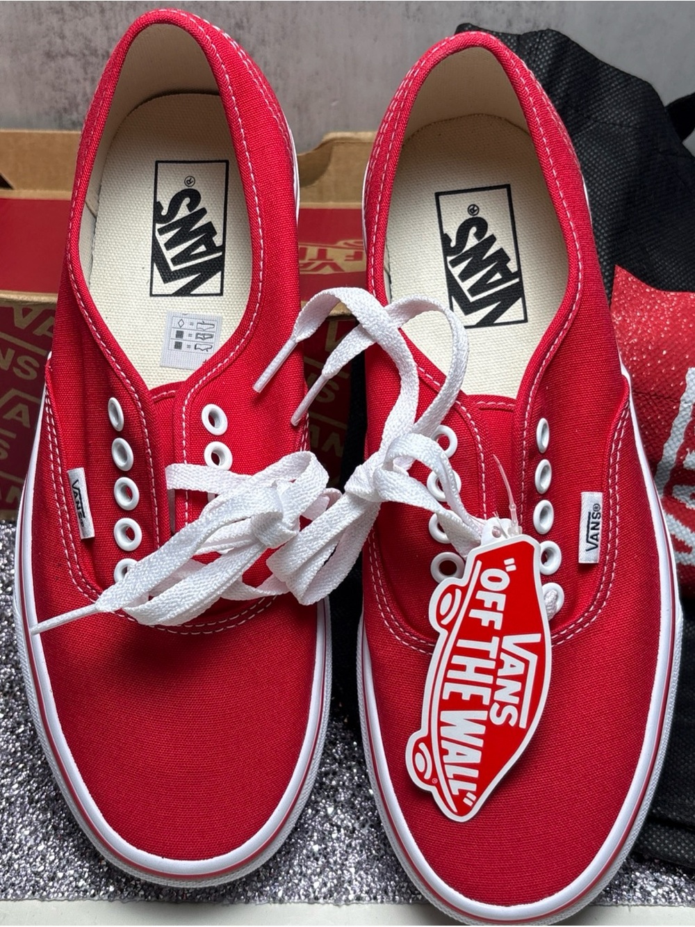 Vintage Vans Red Canvas Low-Top Sneakers with White Laces Woman 8.6’ Men 7 NEW